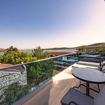 Ivy Sailing Hotel 4*